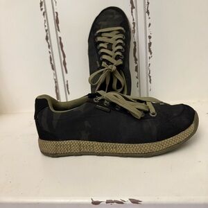 VIKTOS Overbeach Low Shoes Mens Size 9.5 Camo Tactical Sneakers Camouflage